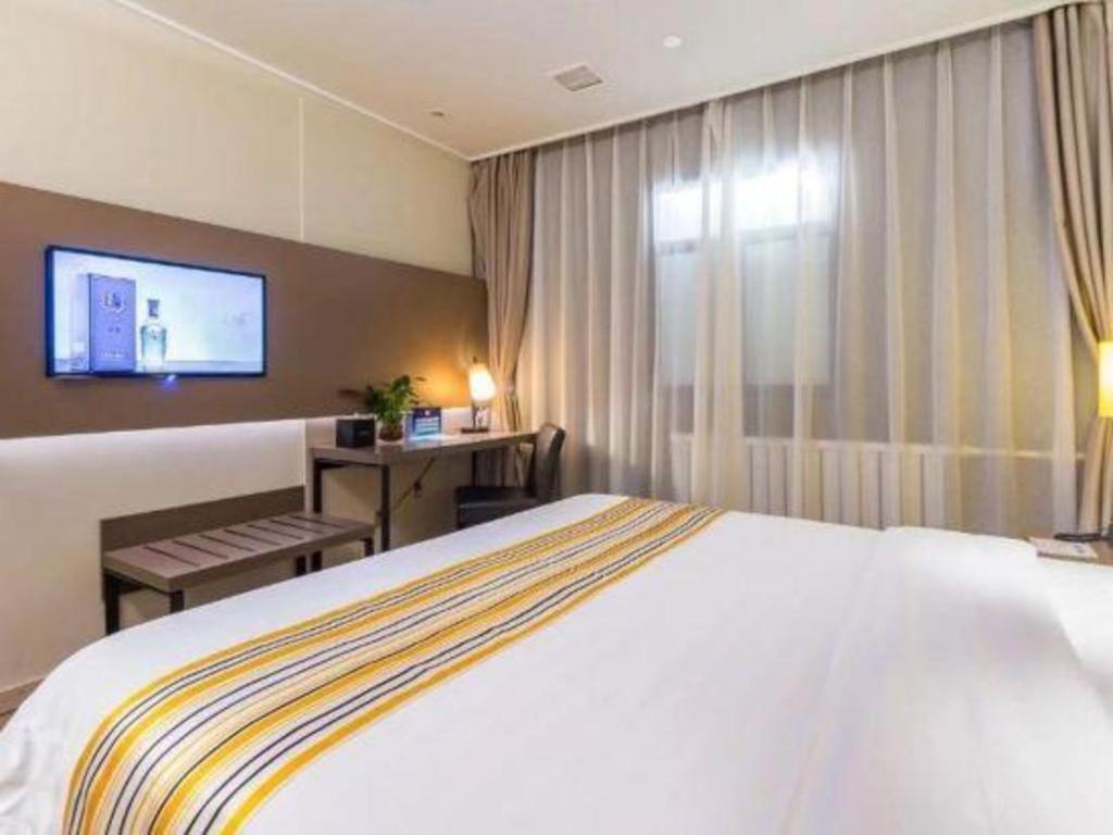 Hotel Xujiahui Branch 3*