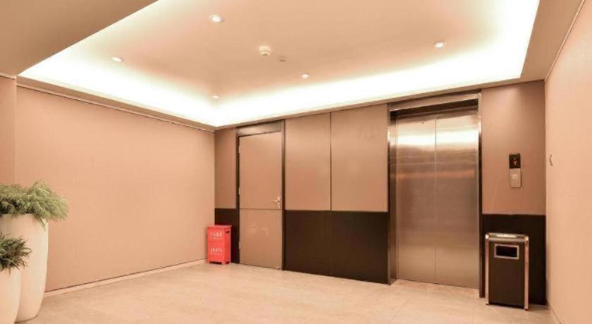 Hotel Xujiahui Branch